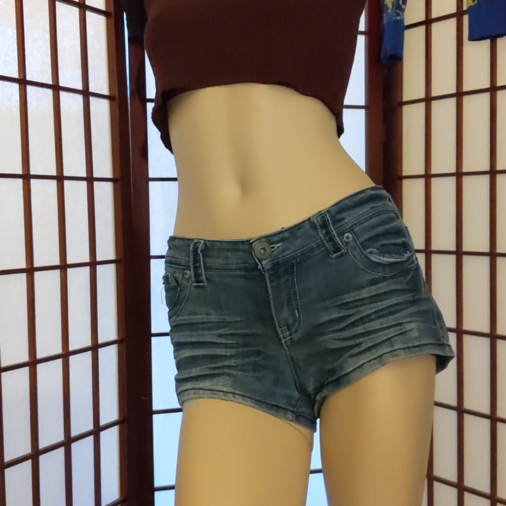 Shorts - Picture 2 of 4